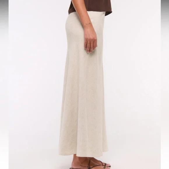 Abercrombie + Fitch Mid Rise Linen Blend Maxi Skirt - Picture 3 of 10